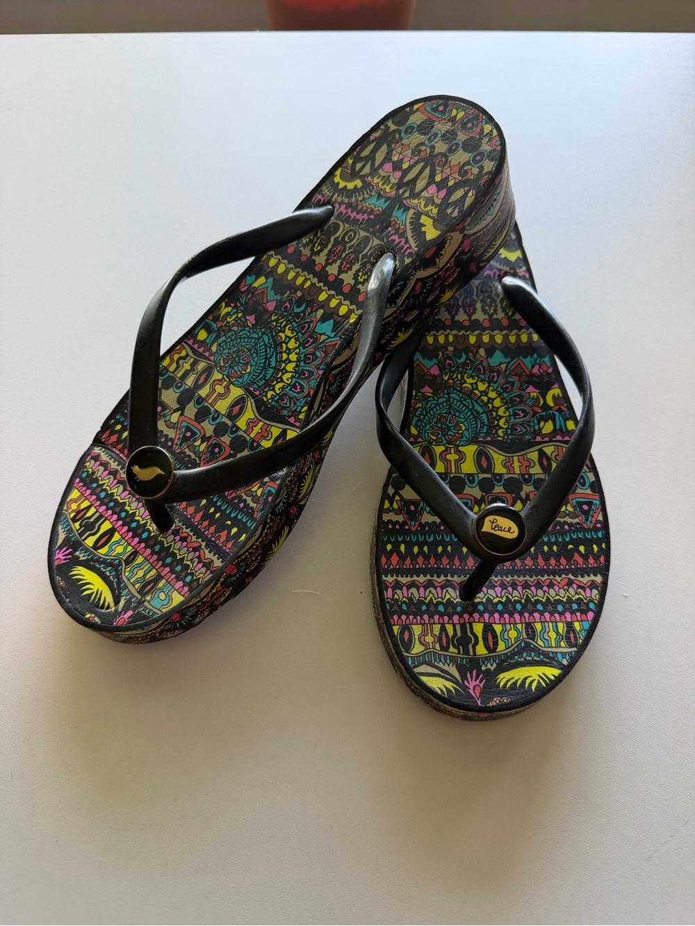 Sakroots Black Strap Wedge Sandals with Multicolor Pattern